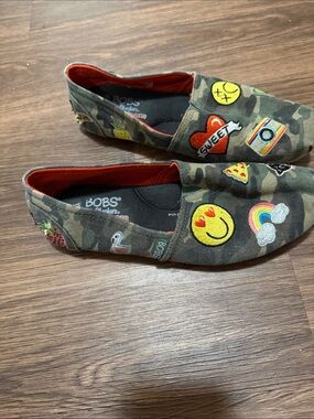 Skechers bobs Camo Slip-On Sneakers with Colorful Emoji Patches - Green